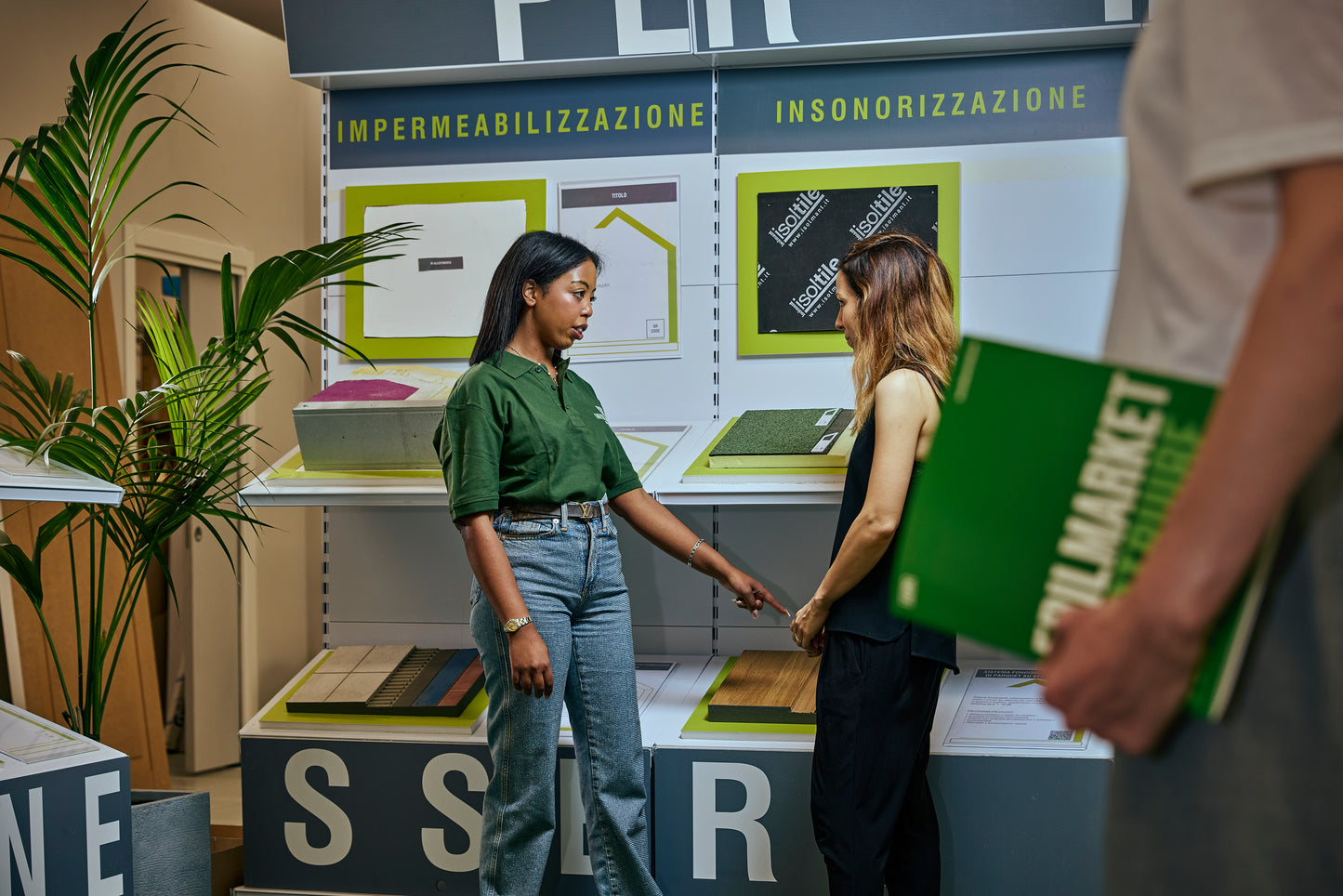 I proprietari di case vengono accolti in un ambiente realizzato per loro, dove è facile capire, confrontare e scegliere soluzioni ideali